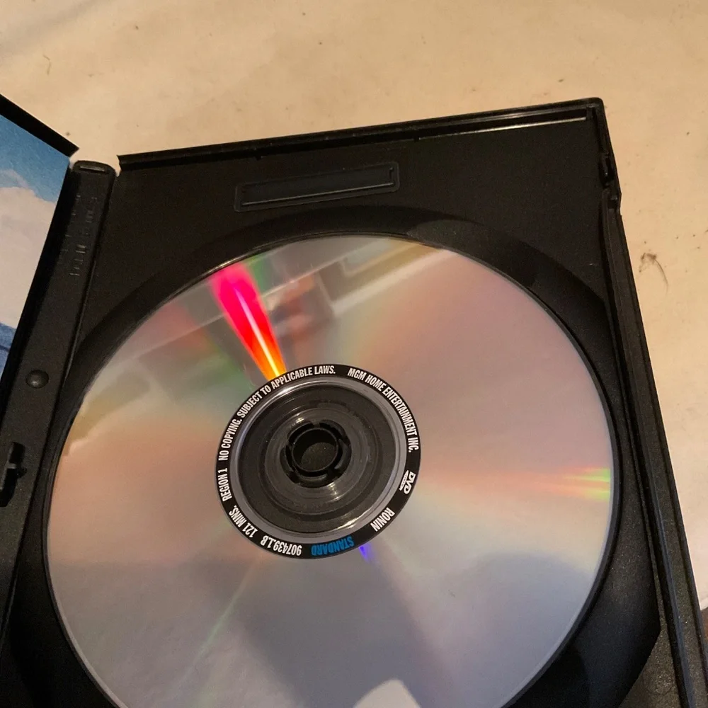 DVD - RONIN WITH Robert DeNiro.  V58